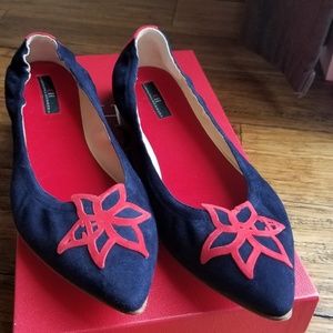 CAROLINA HERRERA Navy Blue and Red Flats